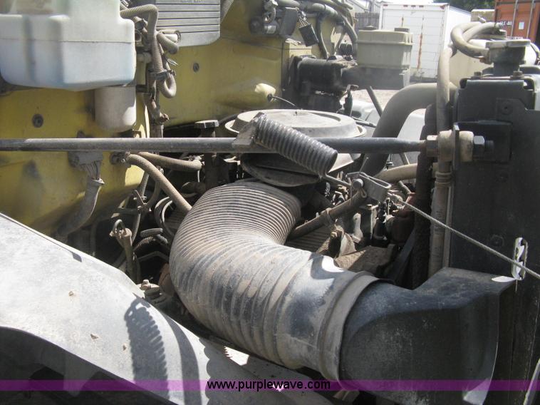 image for item H6348 1992 GMC TopKick truck cab and chassis