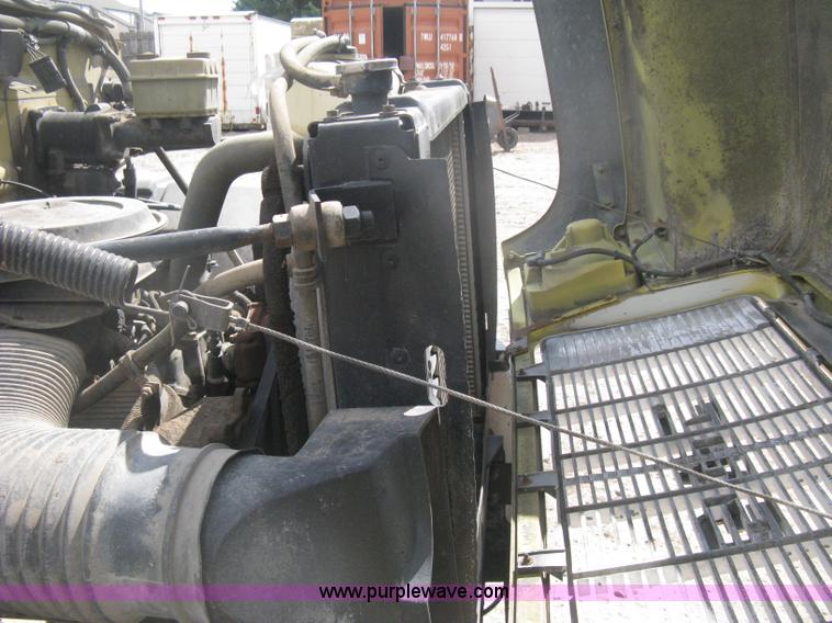 image for item H6348 1992 GMC TopKick truck cab and chassis