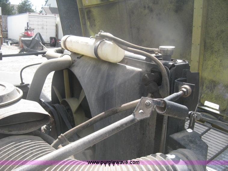 image for item H6348 1992 GMC TopKick truck cab and chassis