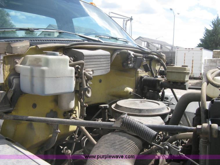 image for item H6348 1992 GMC TopKick truck cab and chassis