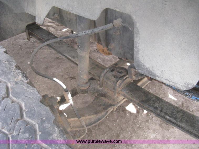 image for item H6348 1992 GMC TopKick truck cab and chassis