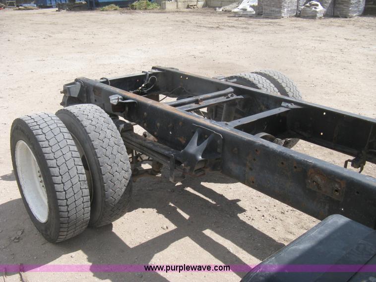 image for item H6348 1992 GMC TopKick truck cab and chassis