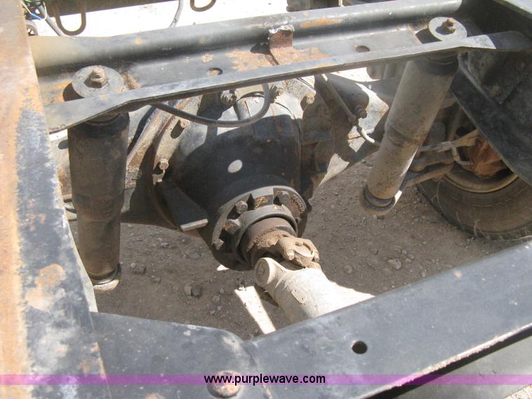 image for item H6348 1992 GMC TopKick truck cab and chassis