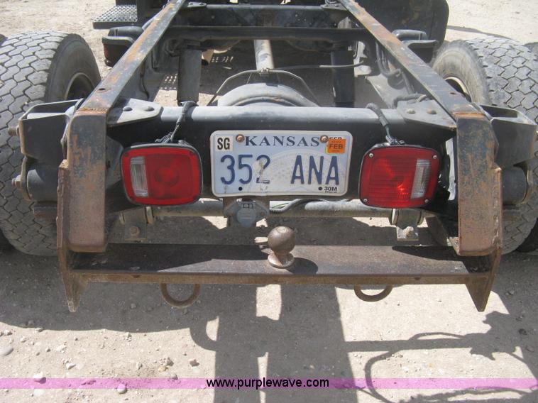 image for item H6348 1992 GMC TopKick truck cab and chassis