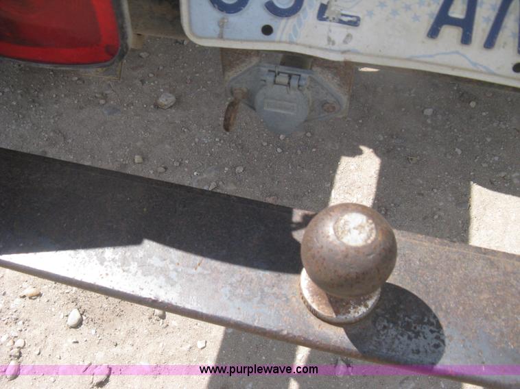 image for item H6348 1992 GMC TopKick truck cab and chassis