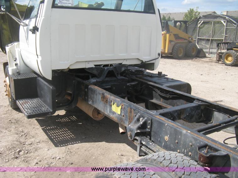 image for item H6348 1992 GMC TopKick truck cab and chassis