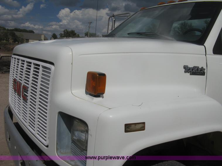 image for item H6348 1992 GMC TopKick truck cab and chassis