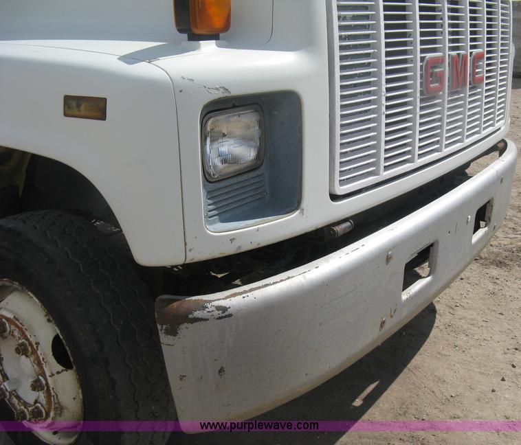 image for item H6348 1992 GMC TopKick truck cab and chassis