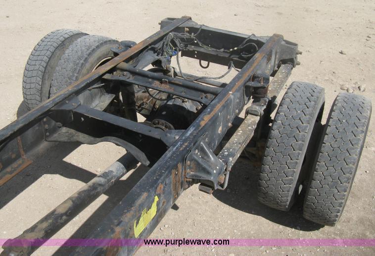 image for item H6348 1992 GMC TopKick truck cab and chassis