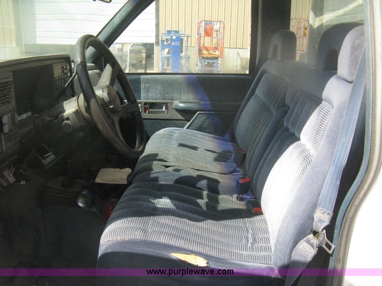 image for item H6352 1994 Chevrolet Silverado 3500HD rollback truck