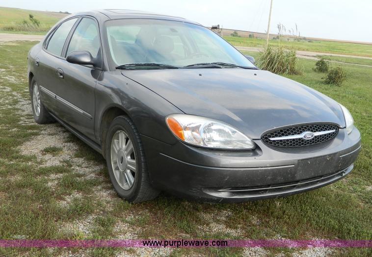 image for item I1385 2003 Ford Taurus SEL