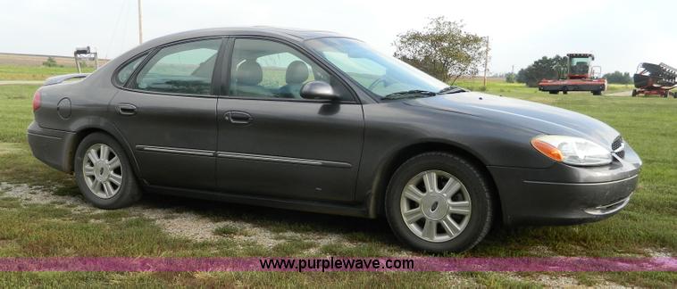 image for item I1385 2003 Ford Taurus SEL