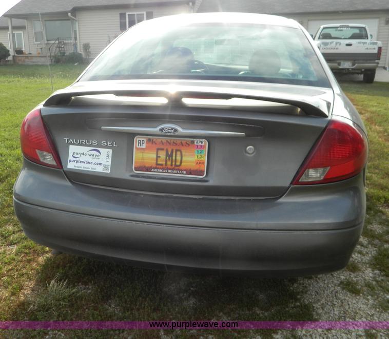 image for item I1385 2003 Ford Taurus SEL