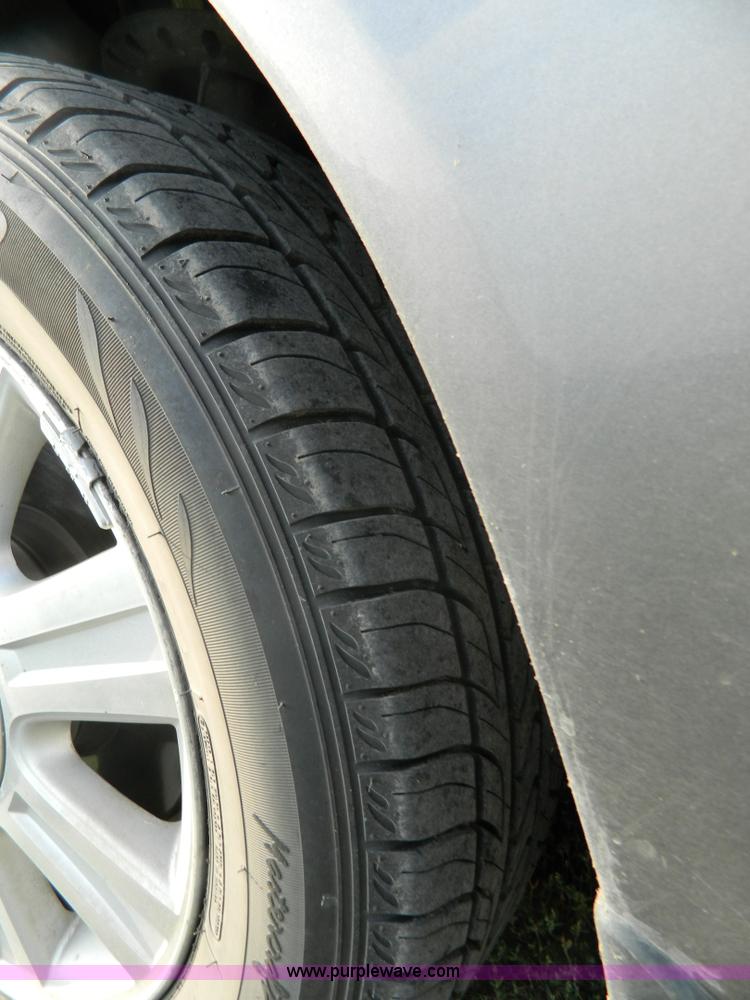 image for item I1385 2003 Ford Taurus SEL