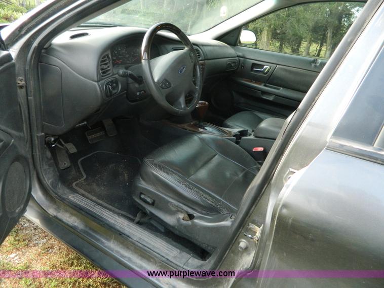 image for item I1385 2003 Ford Taurus SEL