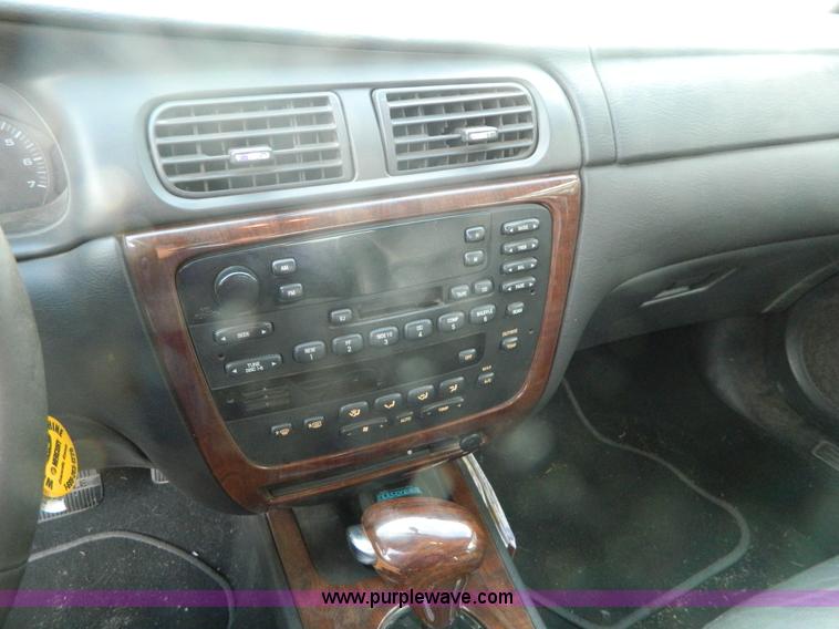 image for item I1385 2003 Ford Taurus SEL