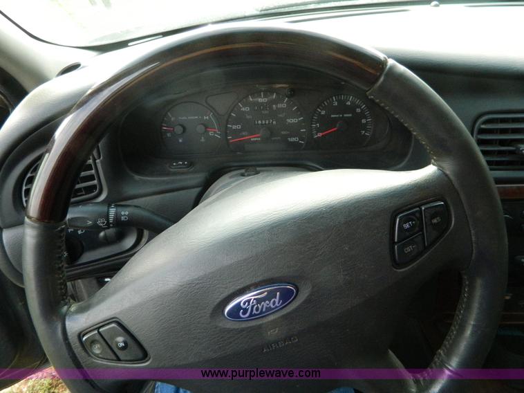 image for item I1385 2003 Ford Taurus SEL