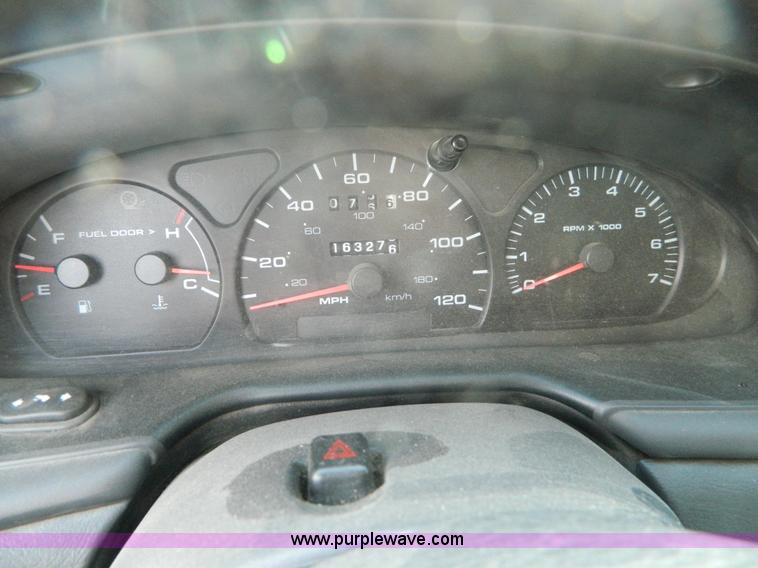 image for item I1385 2003 Ford Taurus SEL