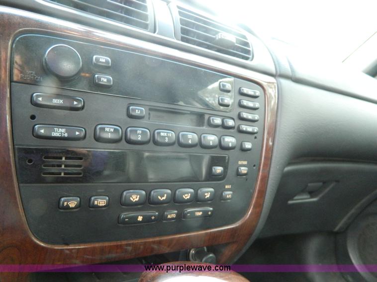 image for item I1385 2003 Ford Taurus SEL