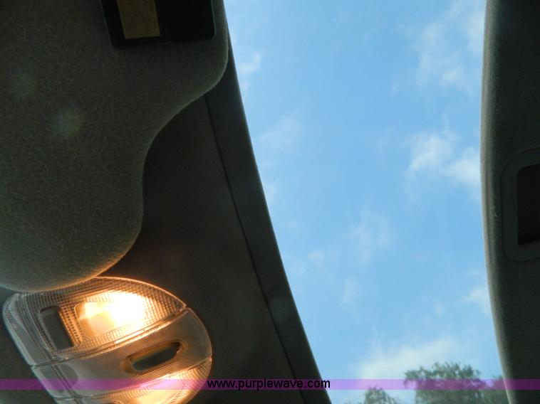 image for item I1385 2003 Ford Taurus SEL