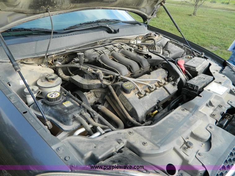 image for item I1385 2003 Ford Taurus SEL