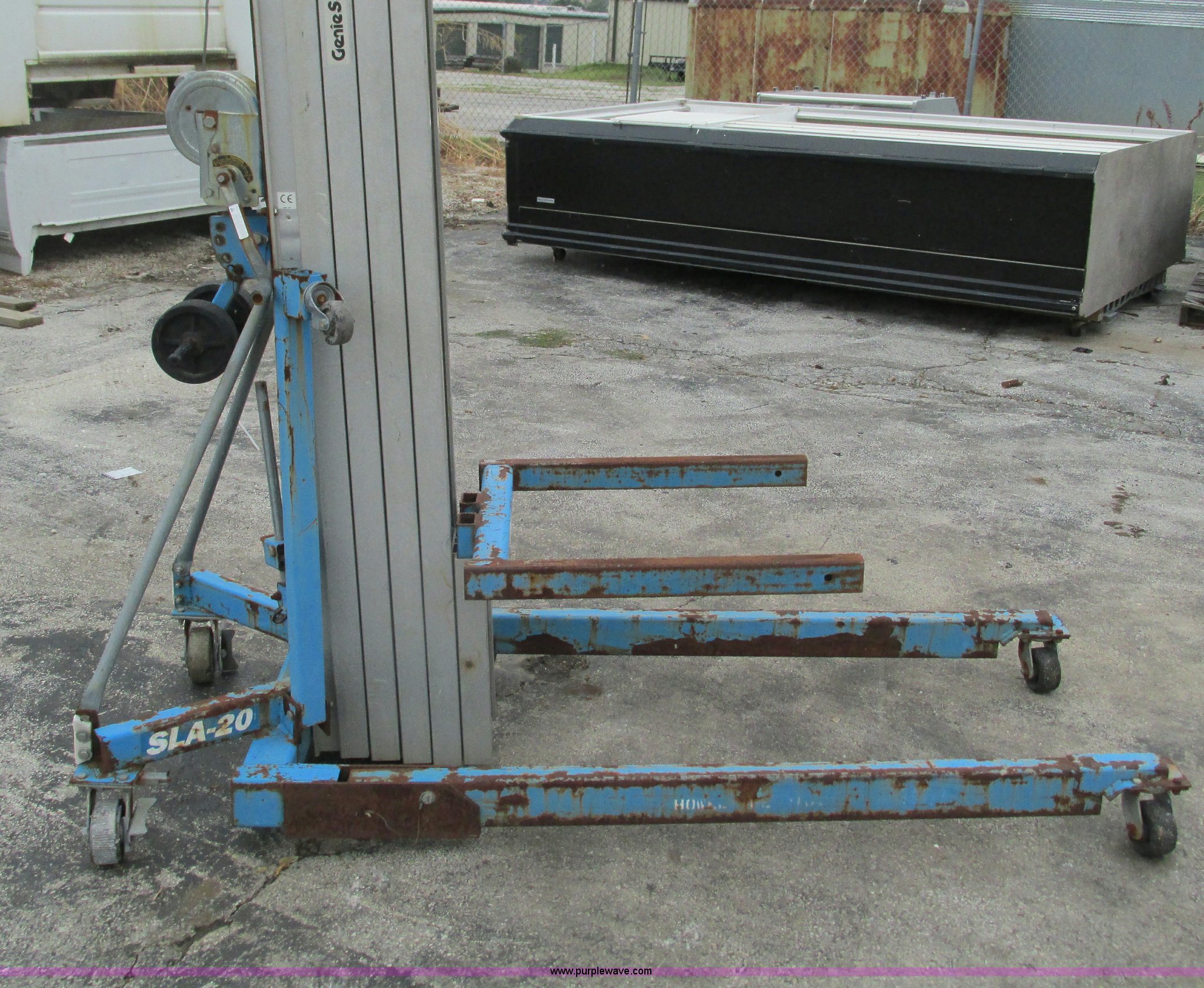 Genie SLA 20 SuperLift Advantage material lift in Springfield, MO
