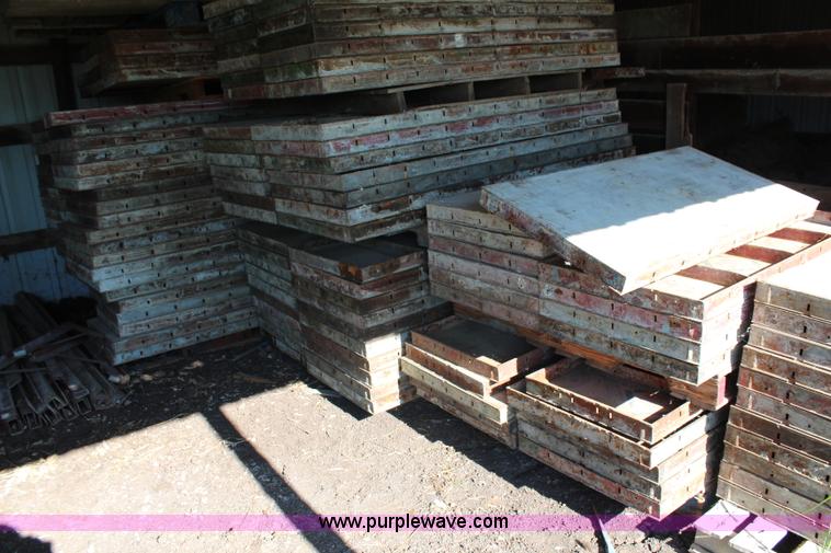 image for item AU9181 Symons concrete forms and hardware