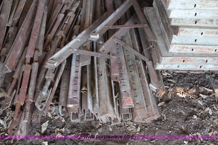 image for item AU9181 Symons concrete forms and hardware