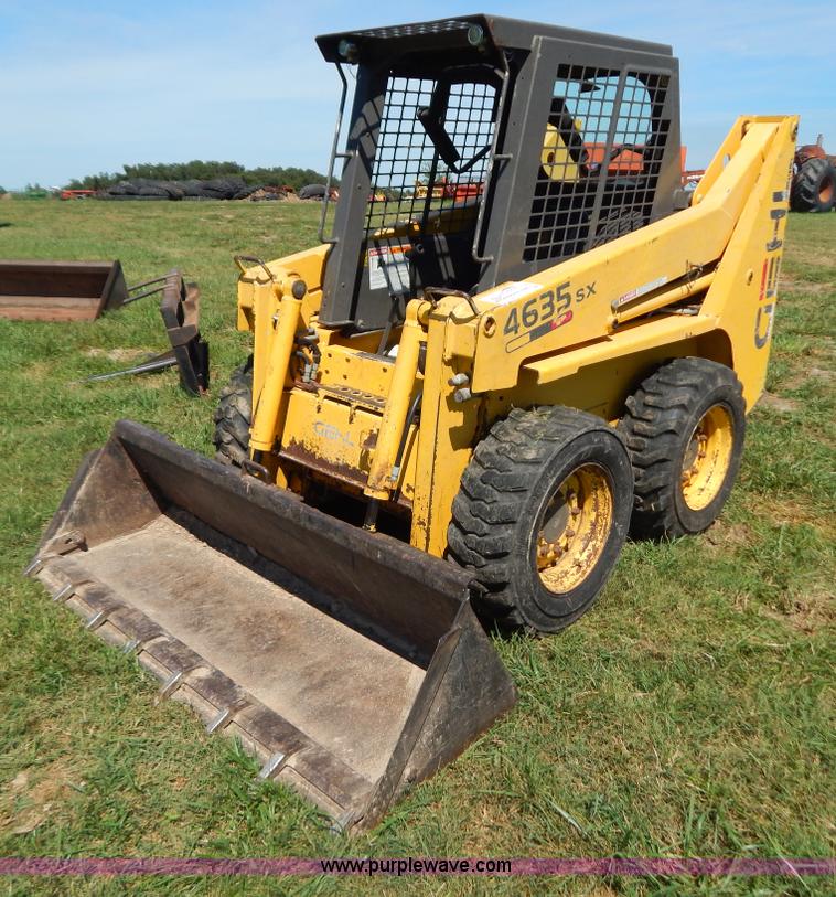 image for item B5811 2001 Gehl SL4635 skid steer