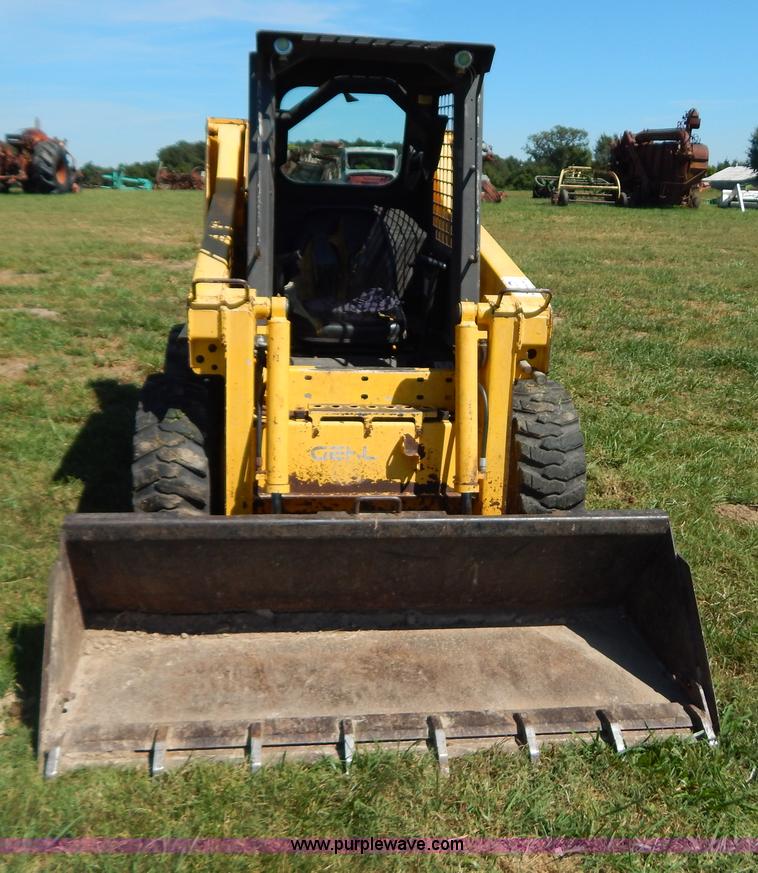 image for item B5811 2001 Gehl SL4635 skid steer