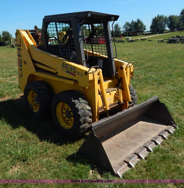 image for item B5811 2001 Gehl SL4635 skid steer