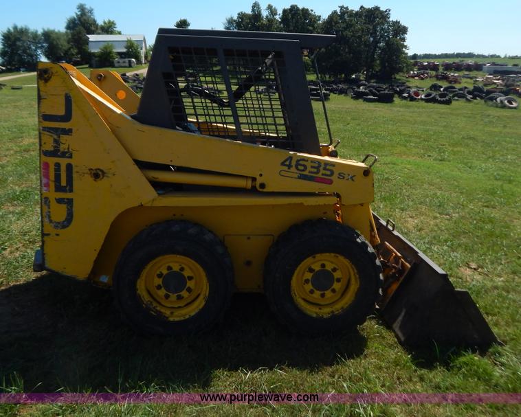 image for item B5811 2001 Gehl SL4635 skid steer