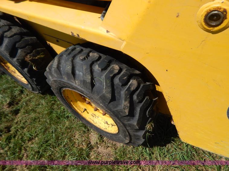 image for item B5811 2001 Gehl SL4635 skid steer