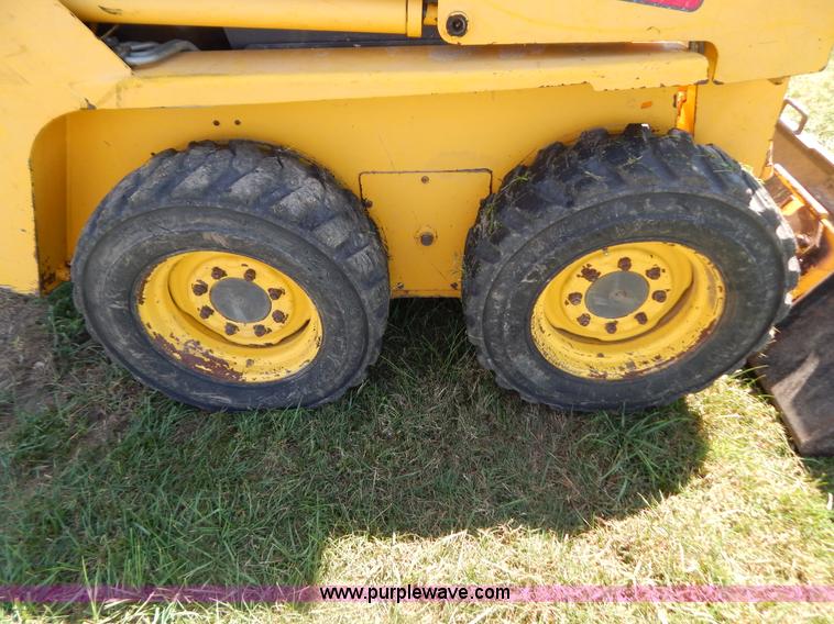 image for item B5811 2001 Gehl SL4635 skid steer