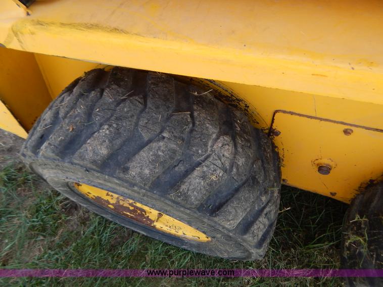 image for item B5811 2001 Gehl SL4635 skid steer