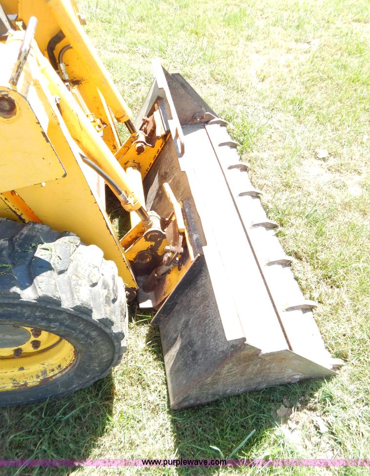 image for item B5811 2001 Gehl SL4635 skid steer