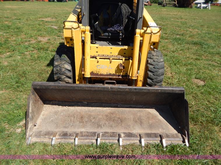 image for item B5811 2001 Gehl SL4635 skid steer