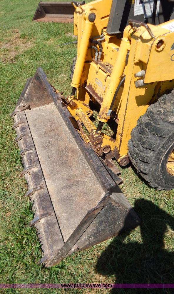 image for item B5811 2001 Gehl SL4635 skid steer