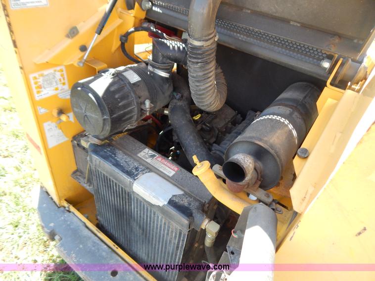 image for item B5811 2001 Gehl SL4635 skid steer