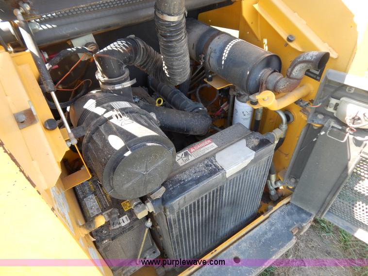 image for item B5811 2001 Gehl SL4635 skid steer