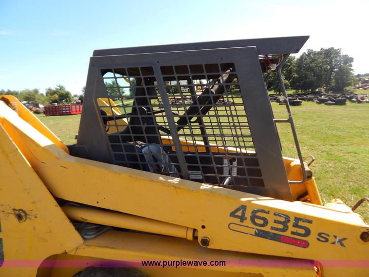 image for item B5811 2001 Gehl SL4635 skid steer