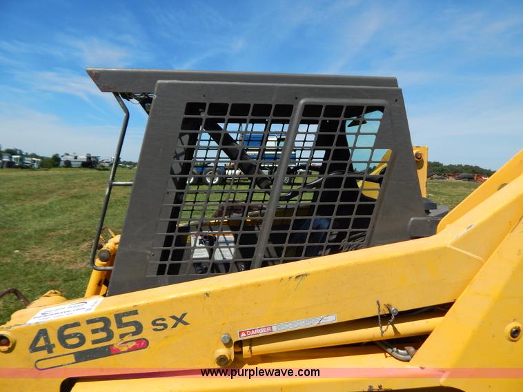 image for item B5811 2001 Gehl SL4635 skid steer