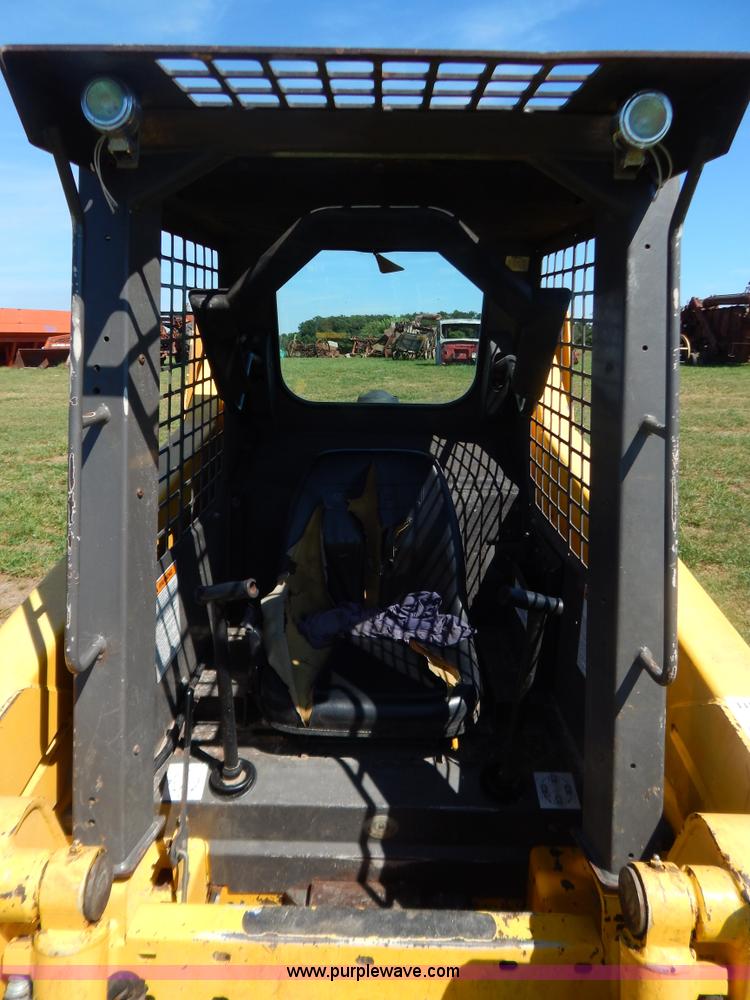 image for item B5811 2001 Gehl SL4635 skid steer