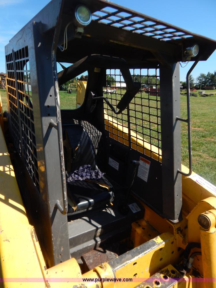 image for item B5811 2001 Gehl SL4635 skid steer