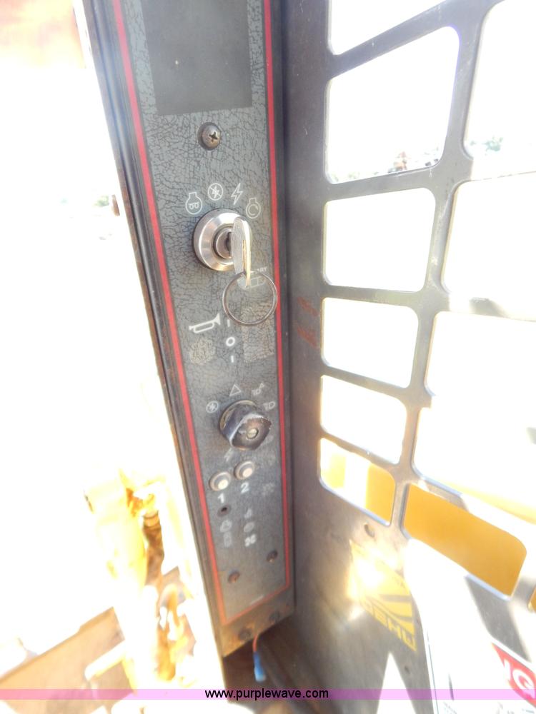 image for item B5811 2001 Gehl SL4635 skid steer