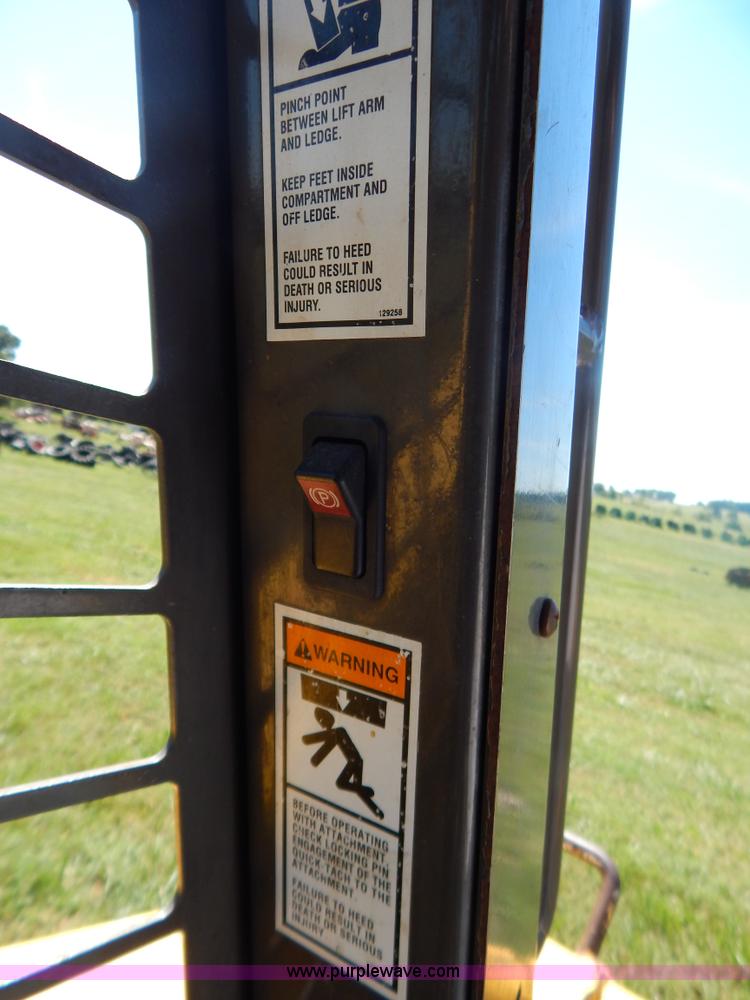 image for item B5811 2001 Gehl SL4635 skid steer