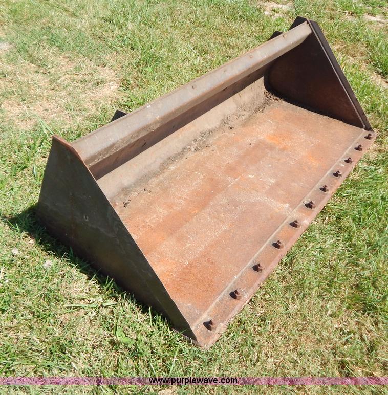 image for item B5811 2001 Gehl SL4635 skid steer