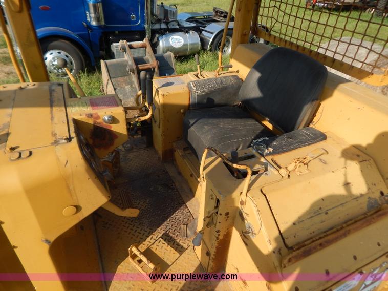 image for item B5831 1980 Caterpillar D6D dozer