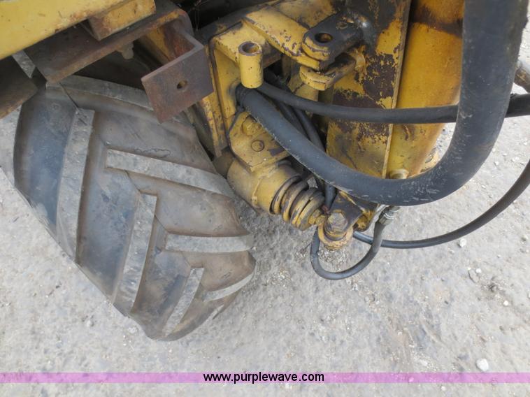 image for item D5923 Vermeer LM40 cable plow