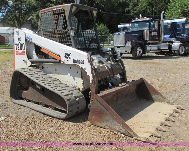 image for item E7354 2001 Bobcat T200 track skid steer